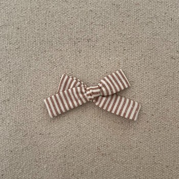 Petit noeud rayé caramel .