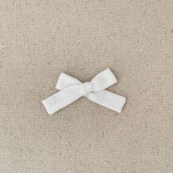 Petit noeud coton lavé blanc .