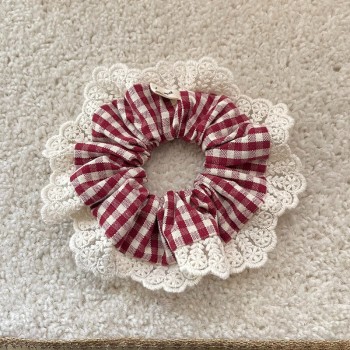 Chouchou vichy rouge chaud .